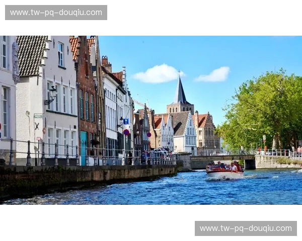 运河之心的温柔与波罗的海的狂澜：当乌德勒支遇见圣彼得堡